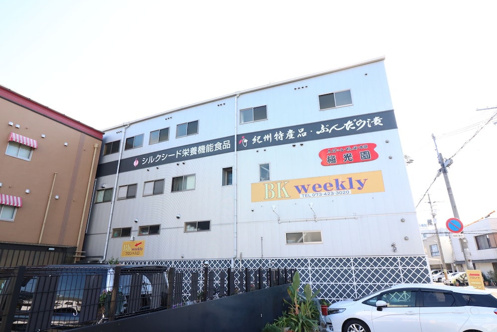 Bk Hotel & Weekly 1/34