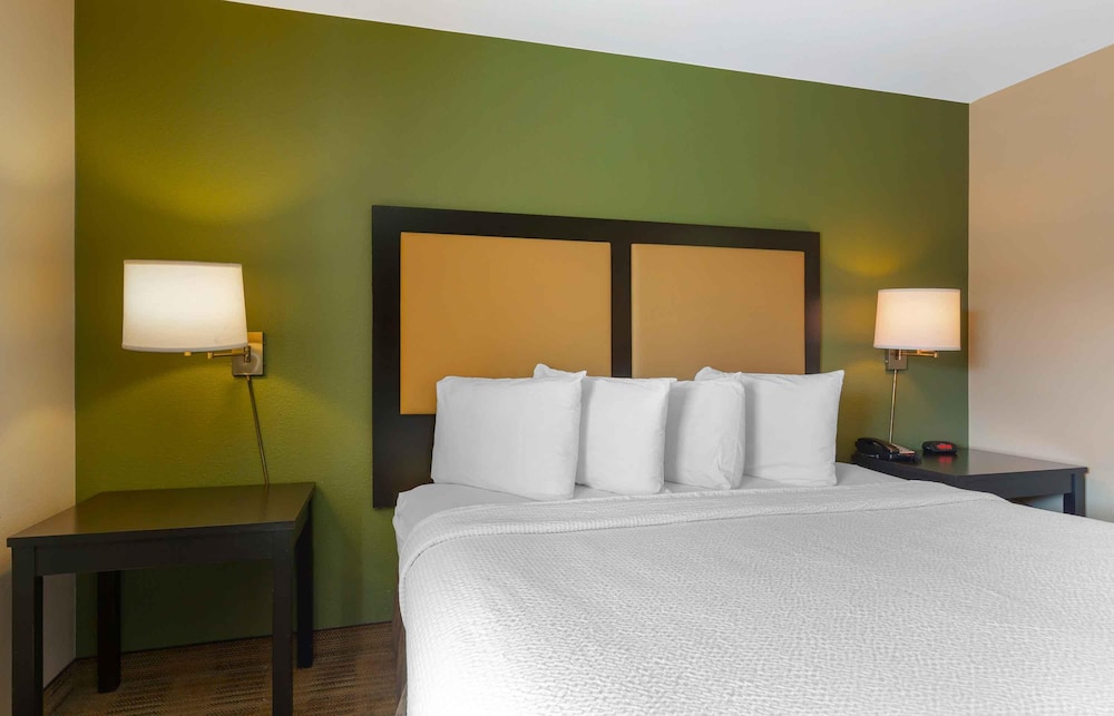 Extended Stay America Select Suites Phoenix Airport E Oak St 31/56