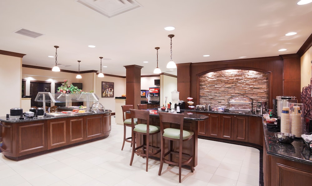 Staybridge Suites Lafayette Airport 46/63