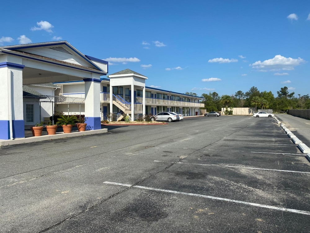 Motel6 Marianna, FL 40/60