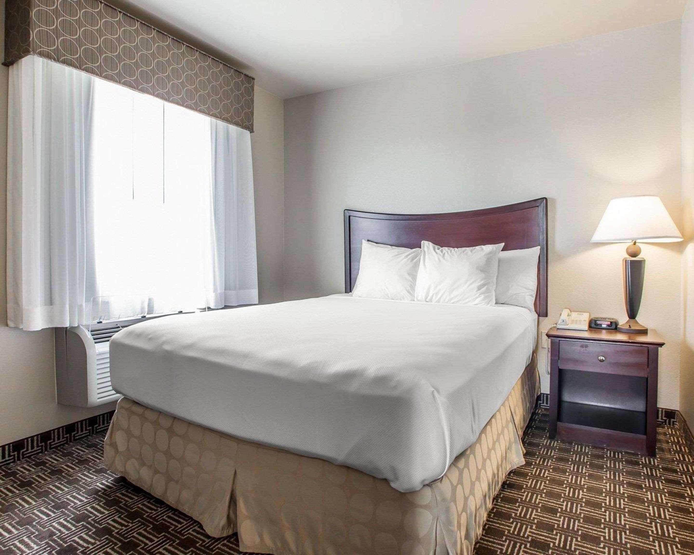 Upgrade, Efficiency, Suite, Queen Bed, Accessible