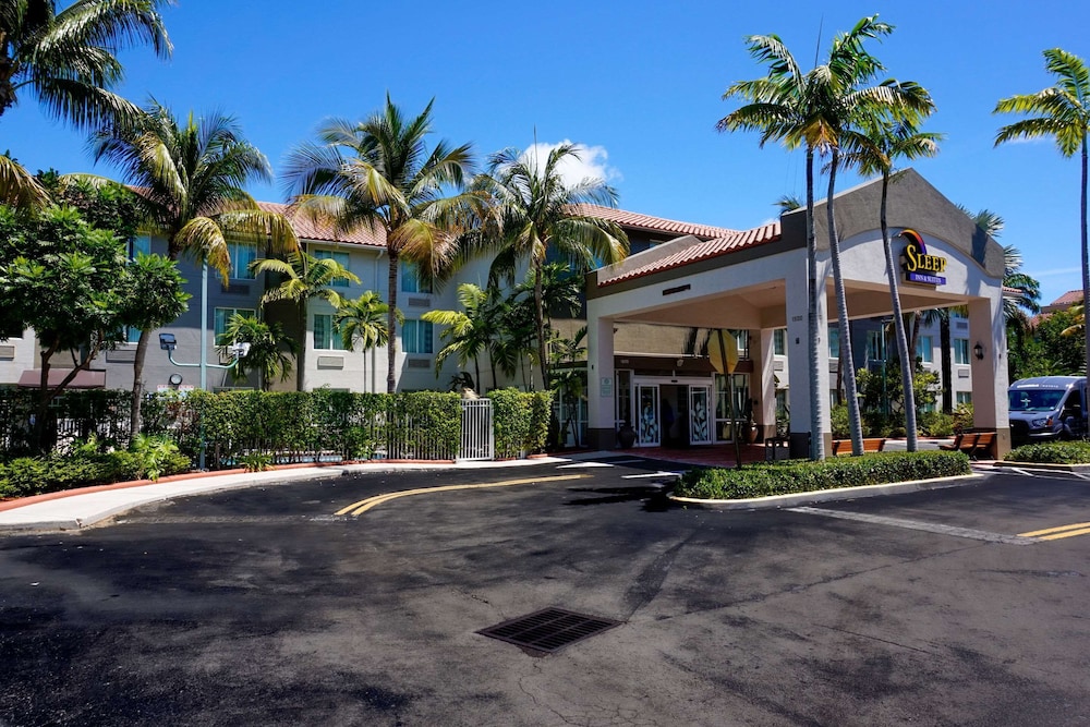 Holiday Inn Express & Suites Dania Beach - Airport Area 1/41