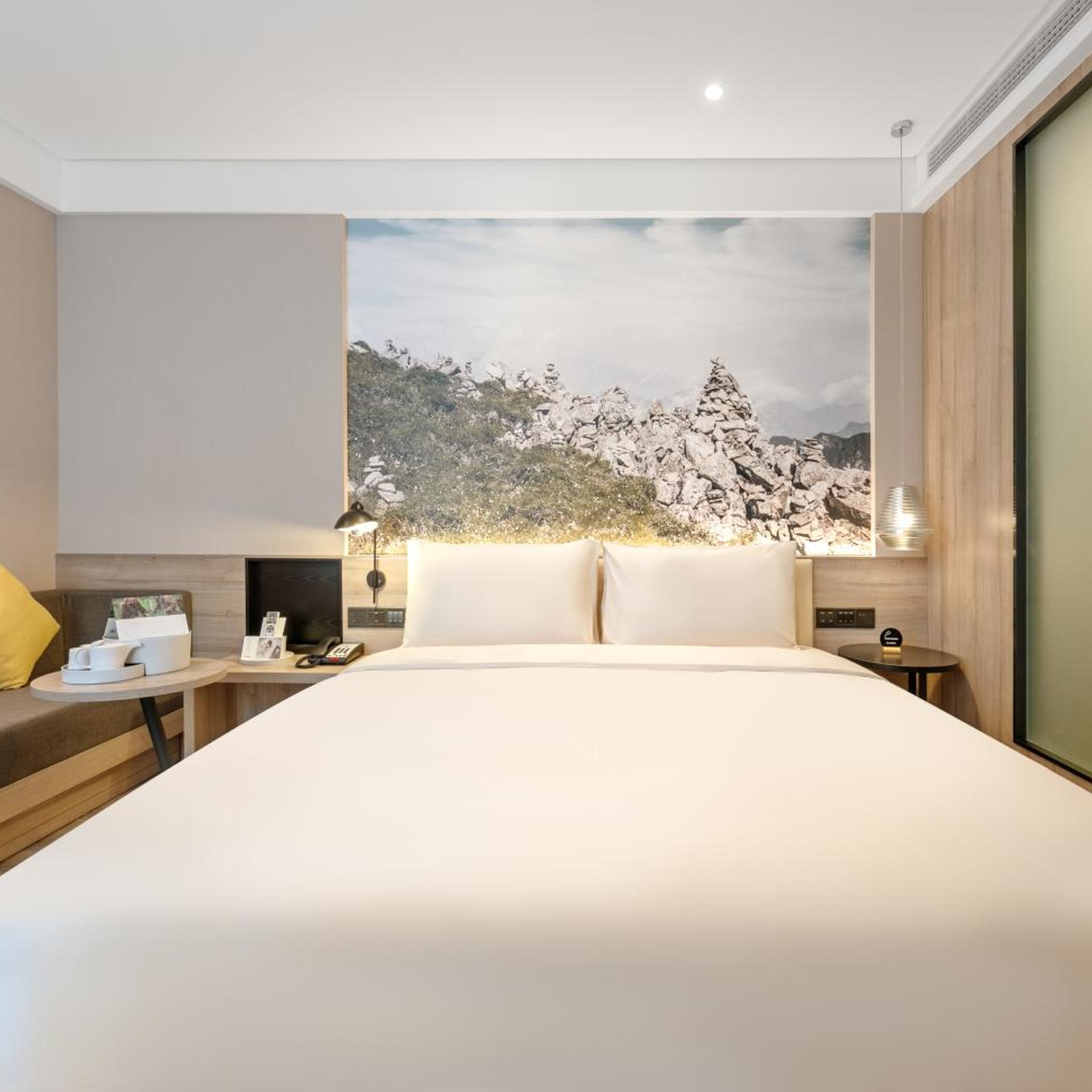 Atour Hotel (Baoji Administration Center, High-speed Railway South Station) 25/51