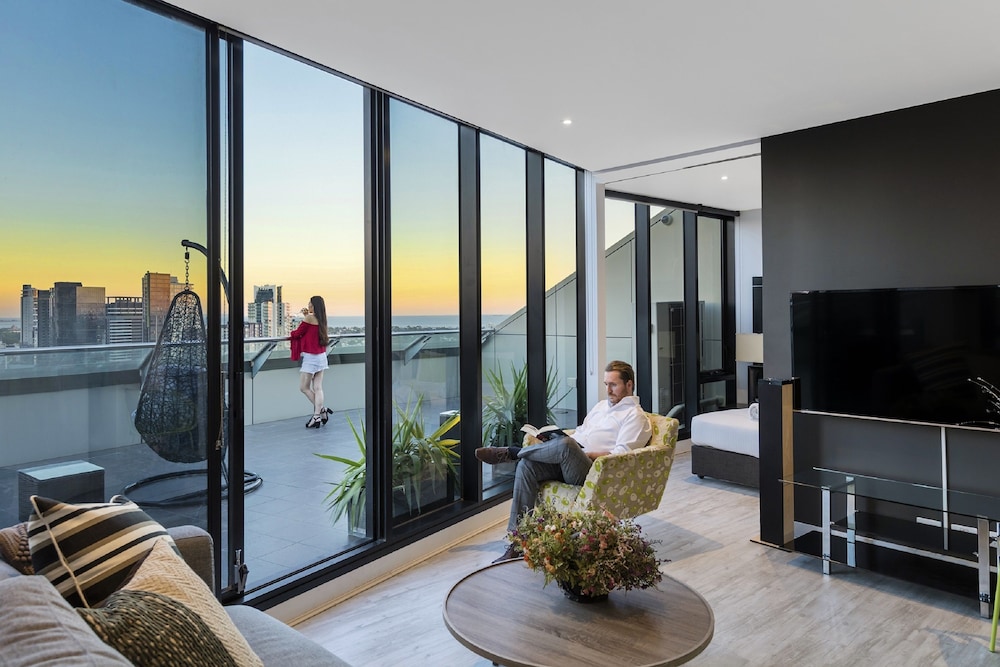 Aura On Flinders Serviced Apartment 25/78