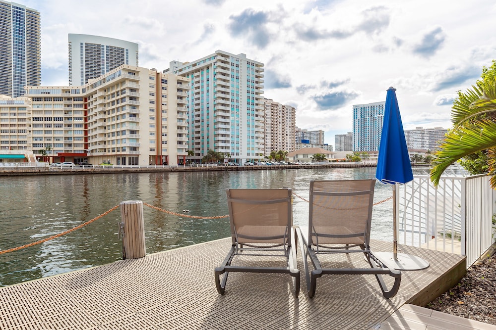Private Ocean Luxury Condos at Beachwalk 41/50