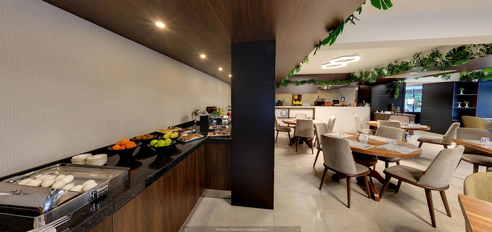 Leo Suites Hotel 27/37