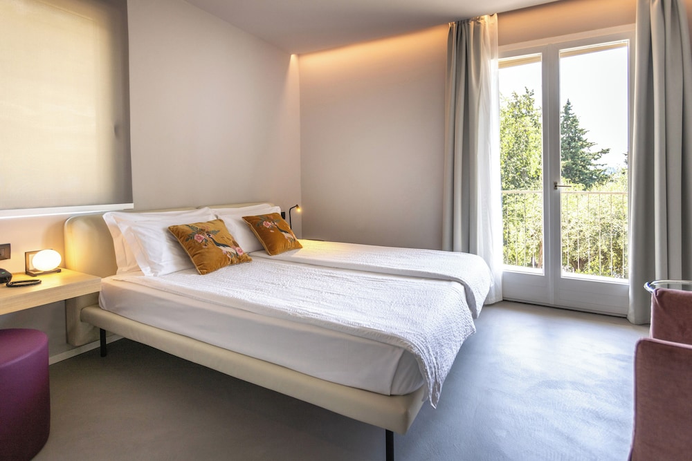 DESIGN, DOUBLE OR TWIN BED, LAKE VIEW