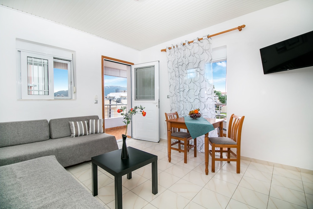 Platoni Elite Apartments 26/50