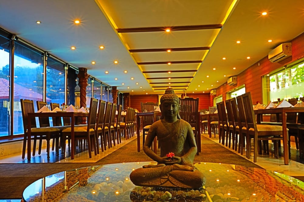 JalMahal Resort &amp; Spa 54/72