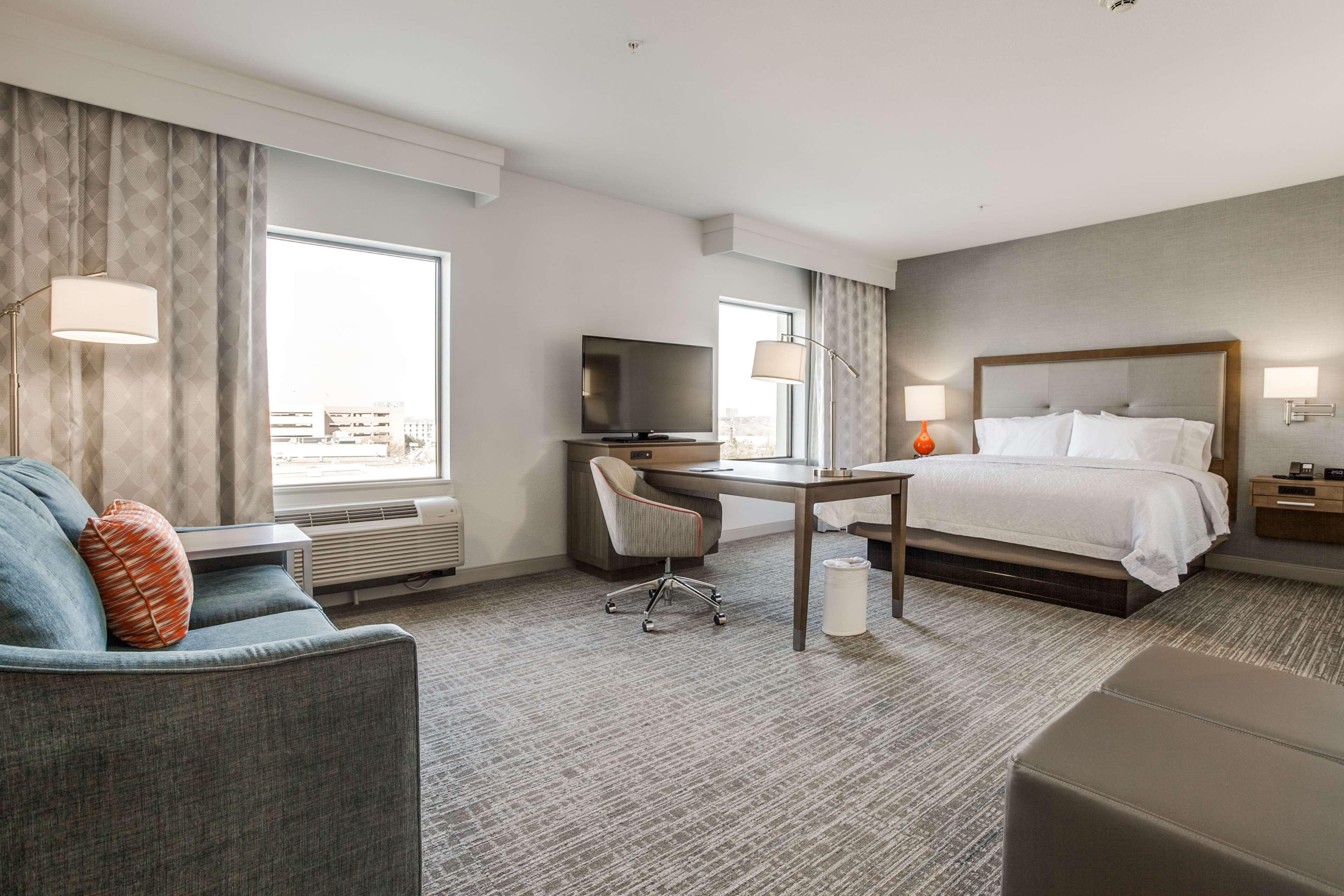 STUDIO, SUITE, KING BED