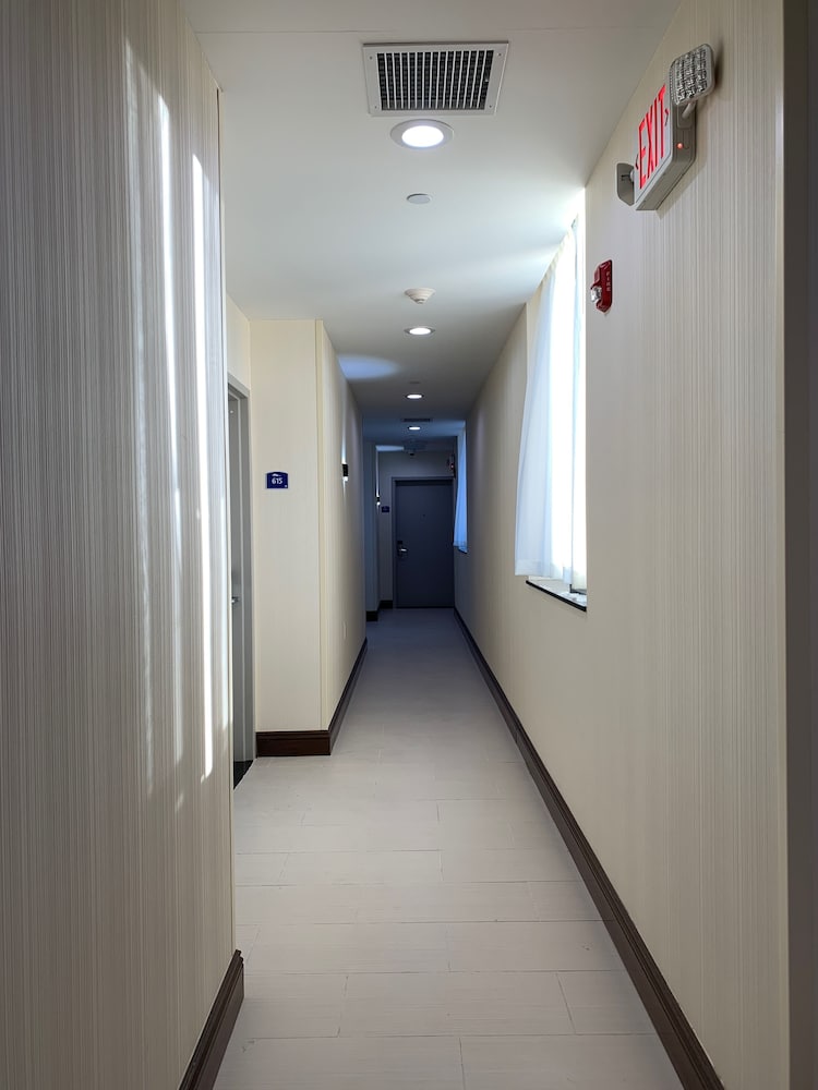 Voyage Hotel 3/15