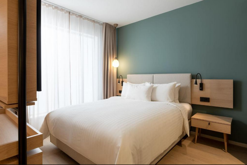 Smart, Studio, Queen Bed, Large