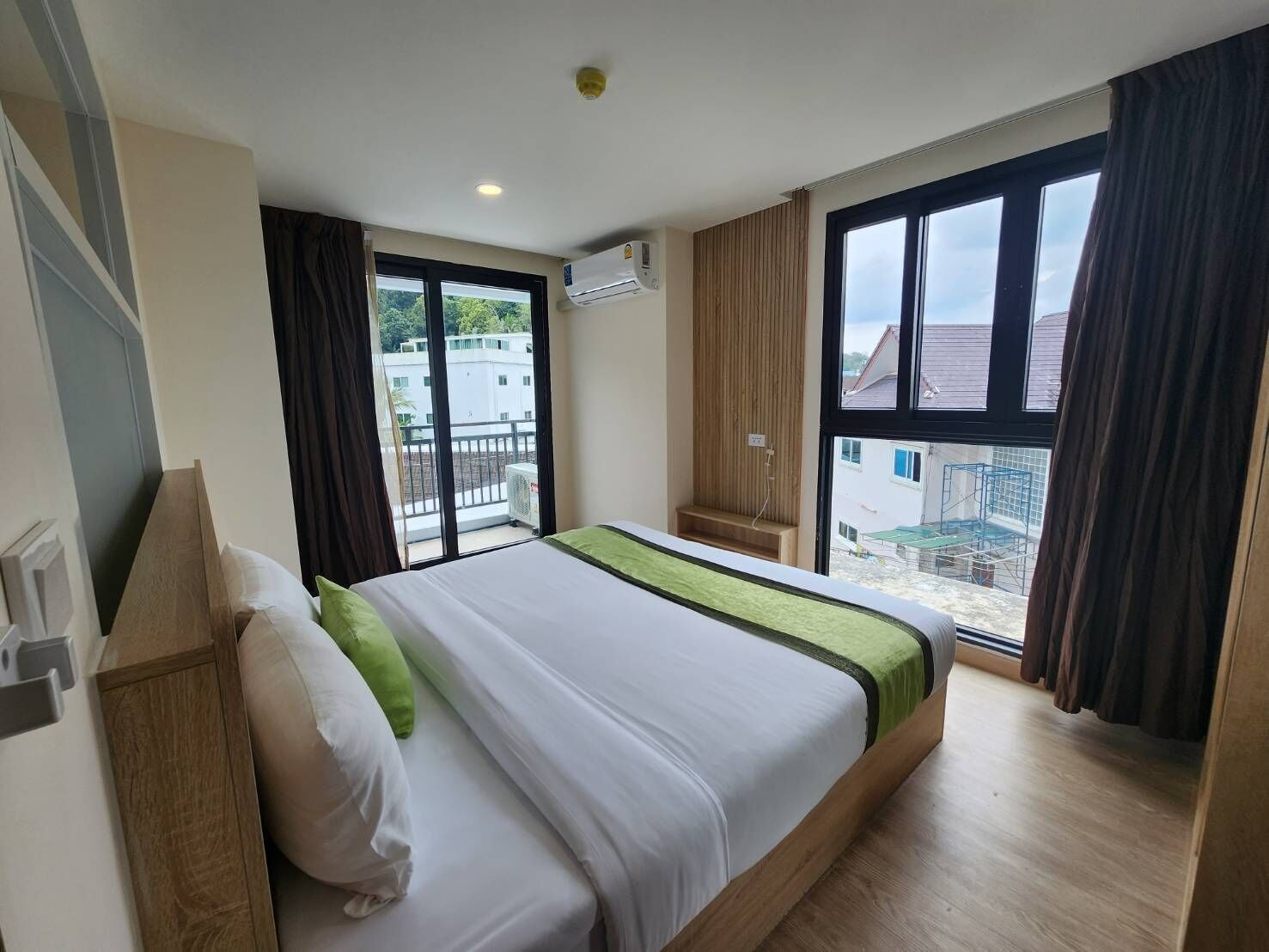 DELUXE SUITE