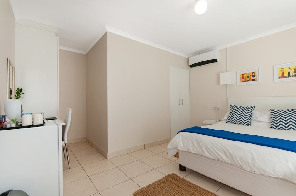 Millard Crescent Guest House 12/31