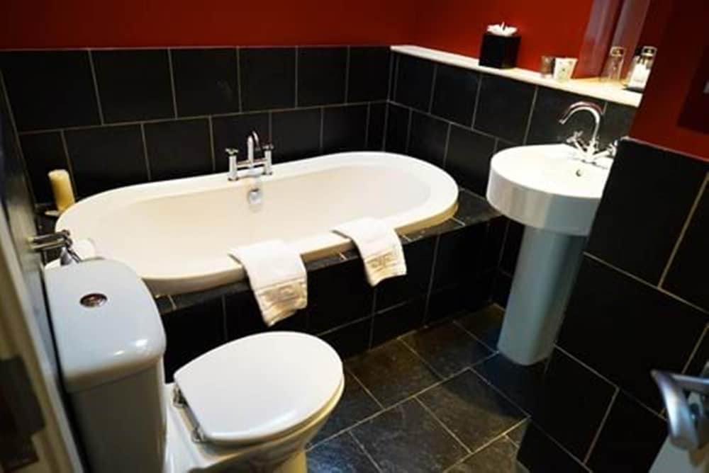 Feversham Arms Hotel Verbena Spa 71/75