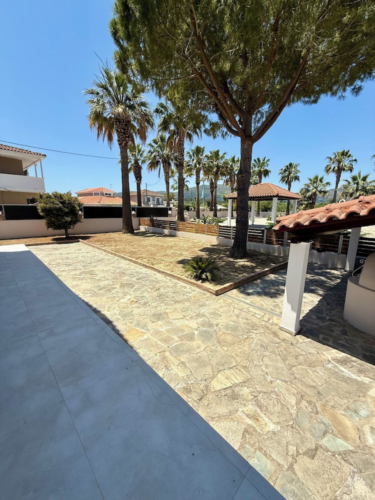 Paradise Apartments 70/75