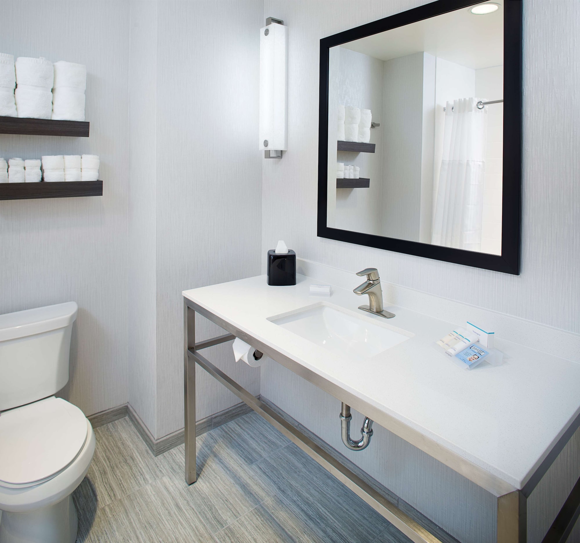 ROOM, KING BED, ACCESSIBLE