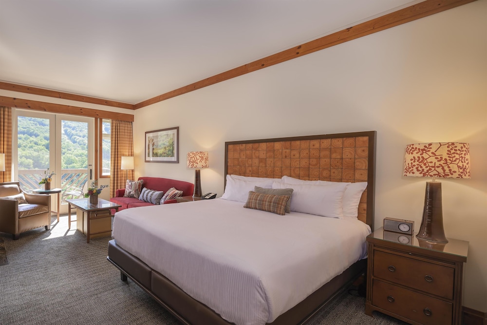 Alpine, Studio, King Bed, Sofa