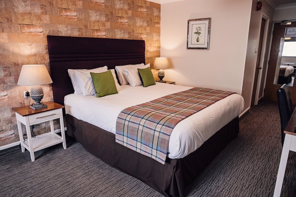 Manor House Hotel 7/48