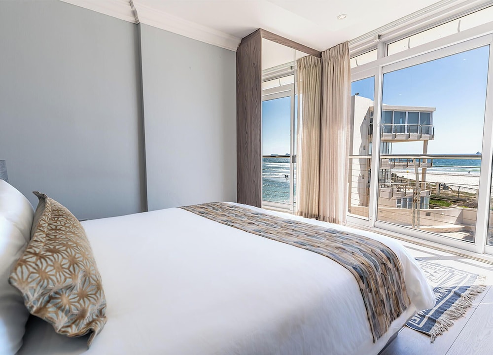 Luxury On The Beach Lagoon Beach 11/55