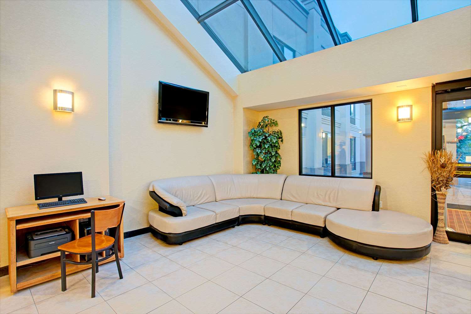 Days Inn By Wyndham Parsippany 16/23