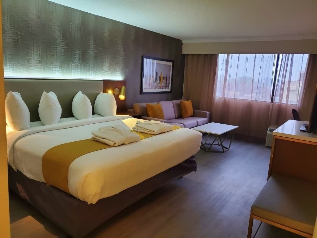 Platinum, King Bed