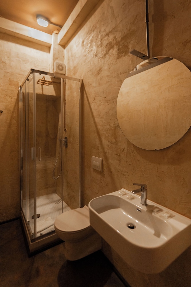 Hostel 7 Santi 50/50