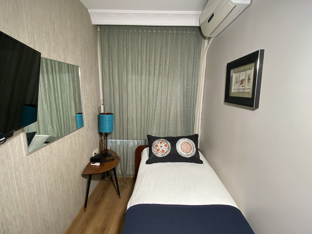 Four Doors Hotel 16/49