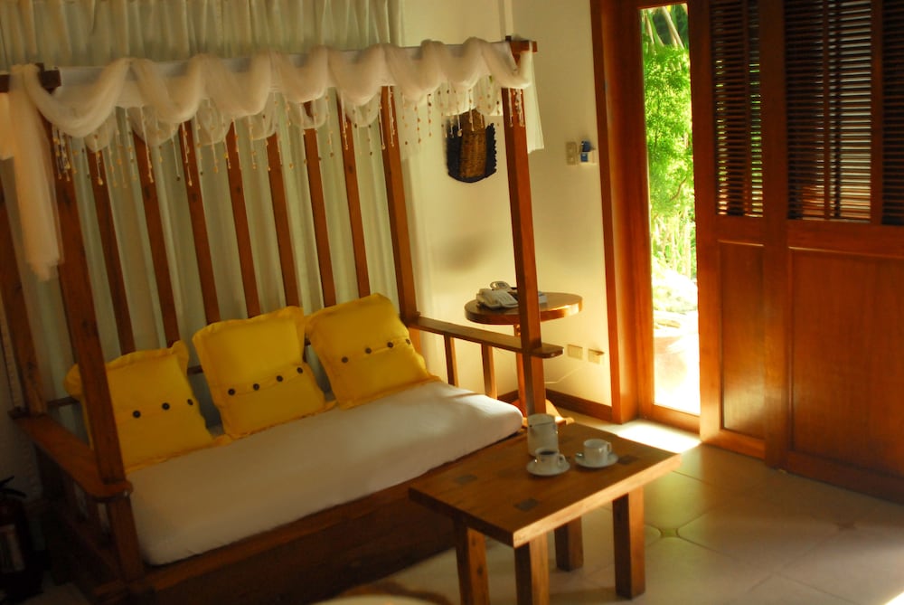 THE SITIO VILLAS AND SUITES 26/34