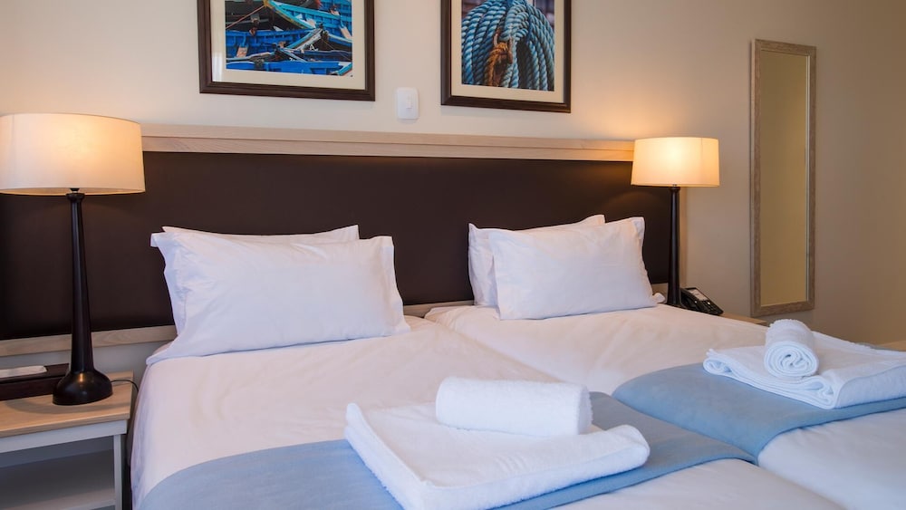 BLUE MARLIN HOTEL 44/84