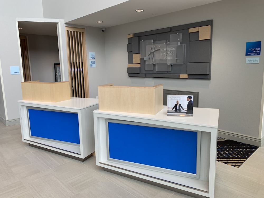 Holiday Inn Express Suites Denver Aurora Medical Campus 8/62