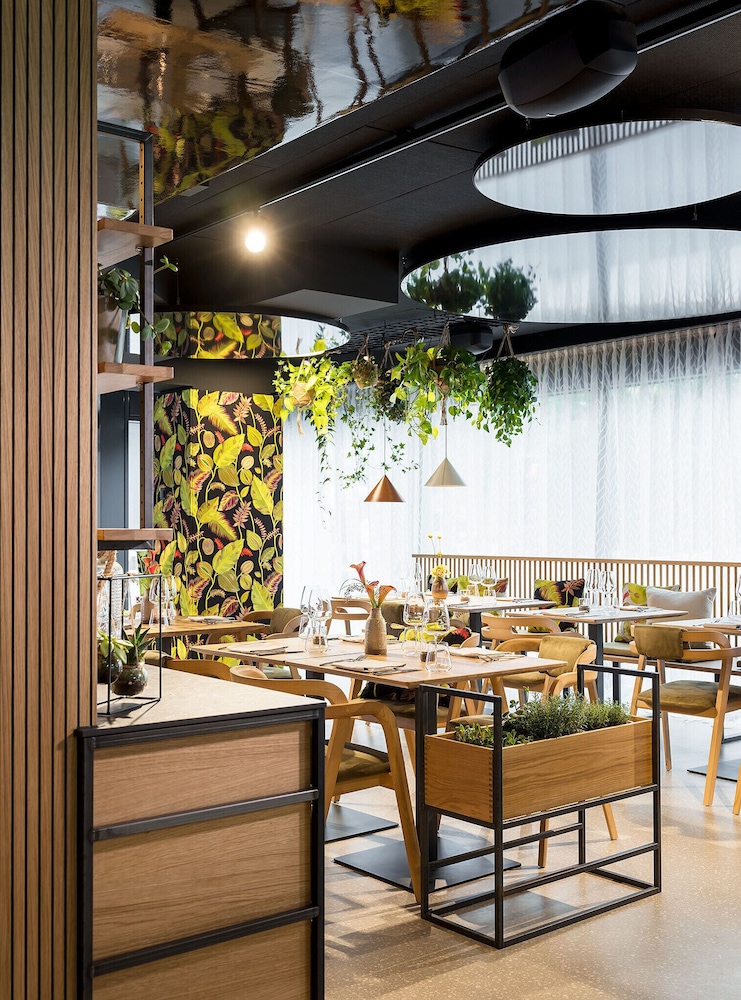 Neuro Campus Hotel im Das Morgen 32/46