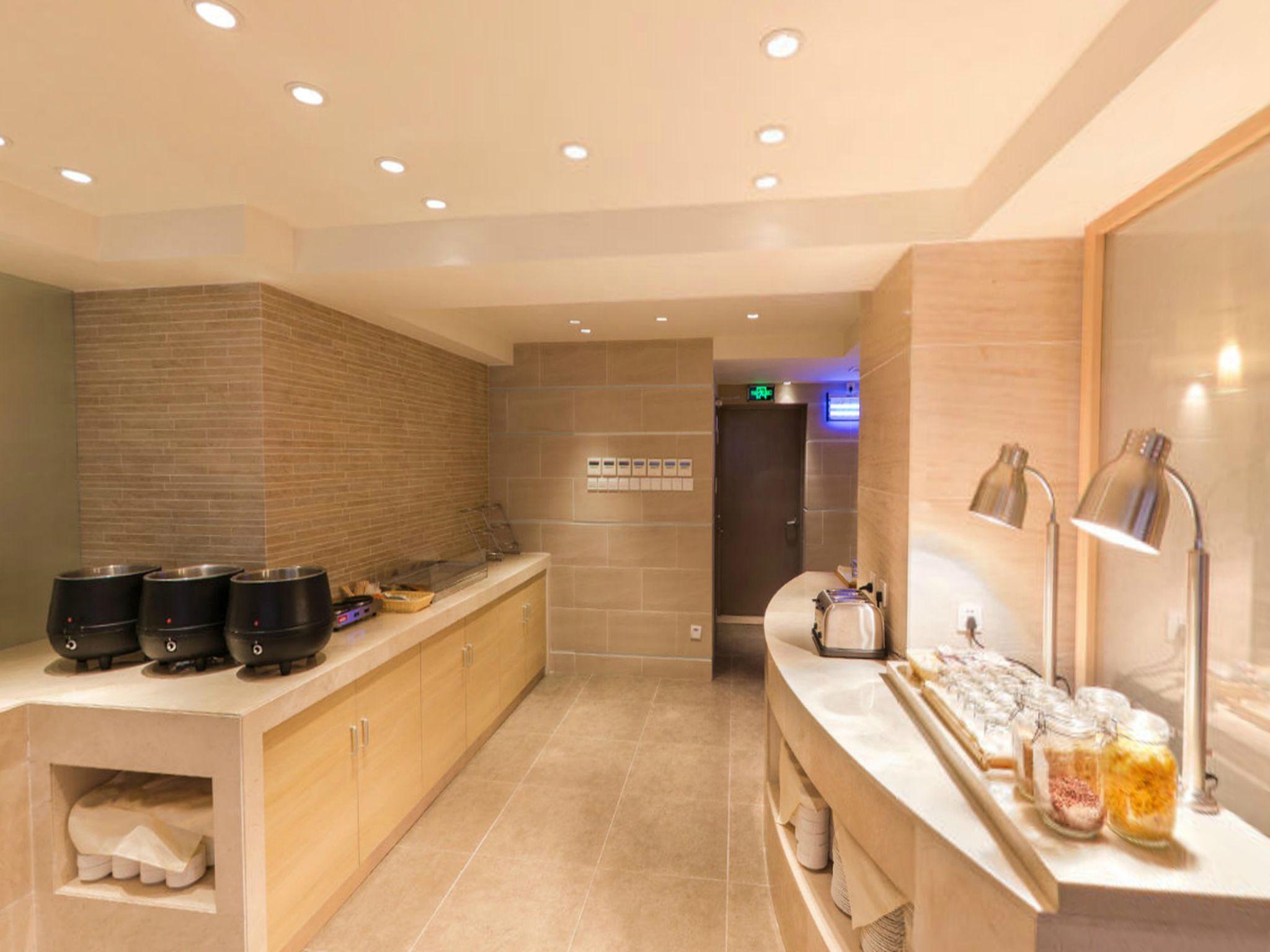 Ji Hotel (Shanghai Railway Station Tianmu West Road) 33/41