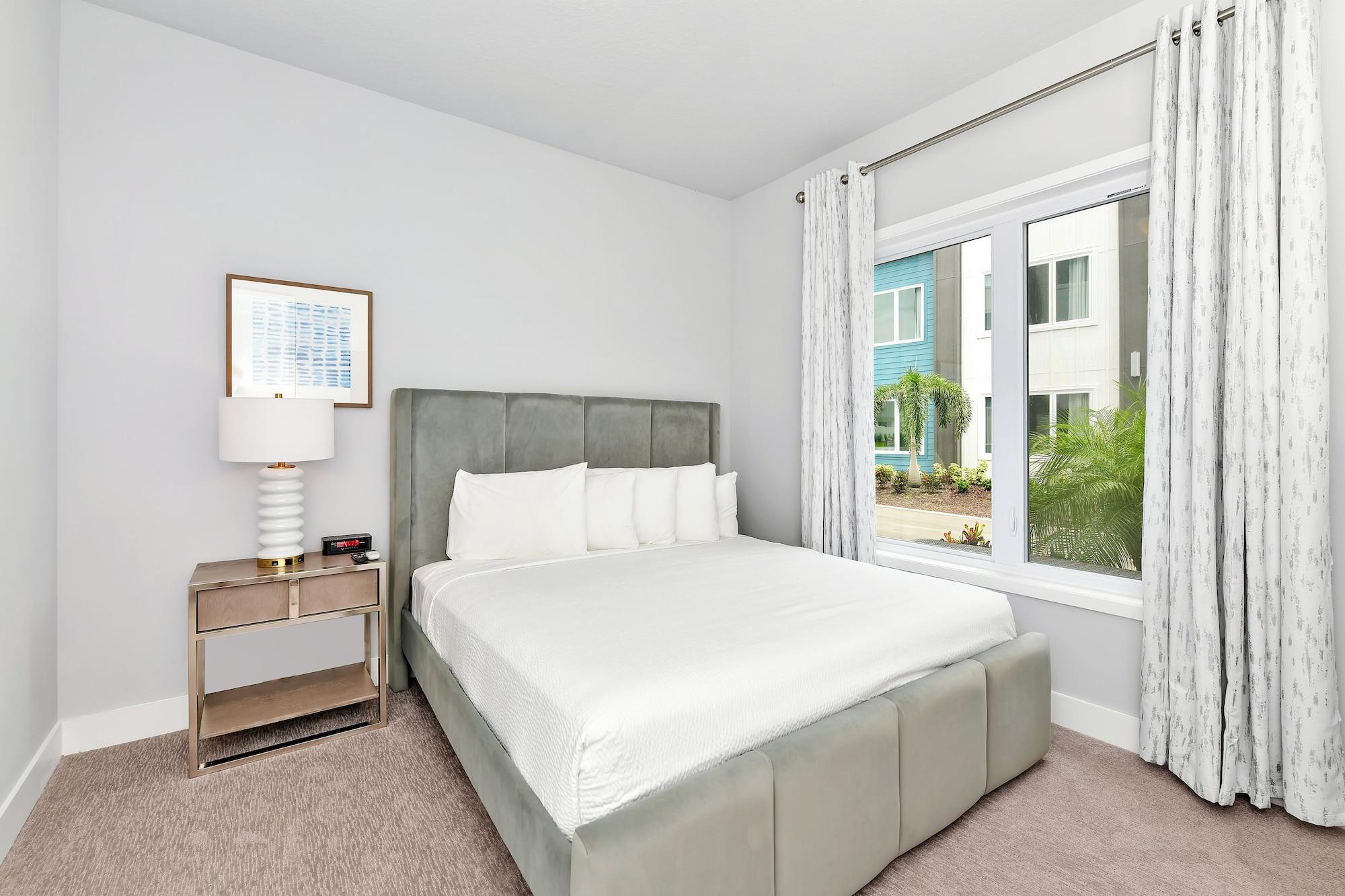 4 Bedrooms, Condo, Luxury, Pool Access