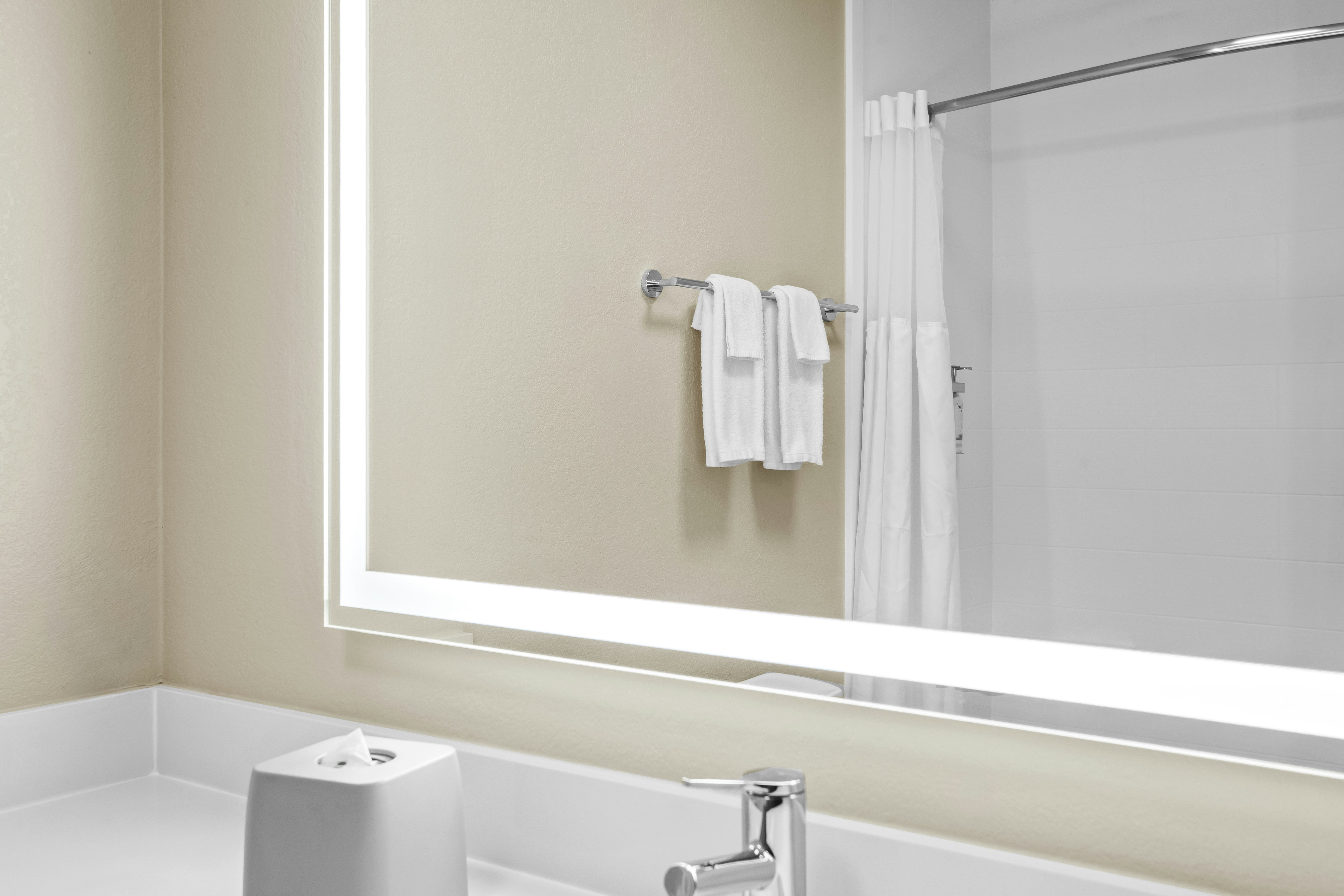 Standard, King Bed, Holiday Inn Express & Suites Tumwater - Olympia By IHG 5/7