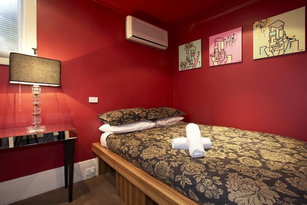Tolarno Hotel 38/52