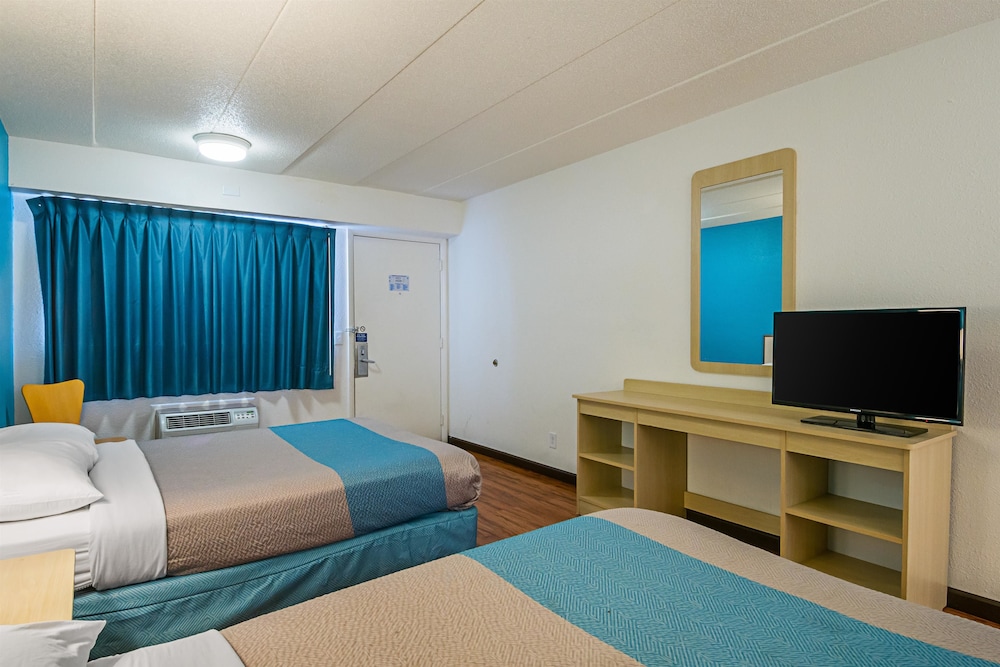 Motel6 Knoxville, TN - North 12/45