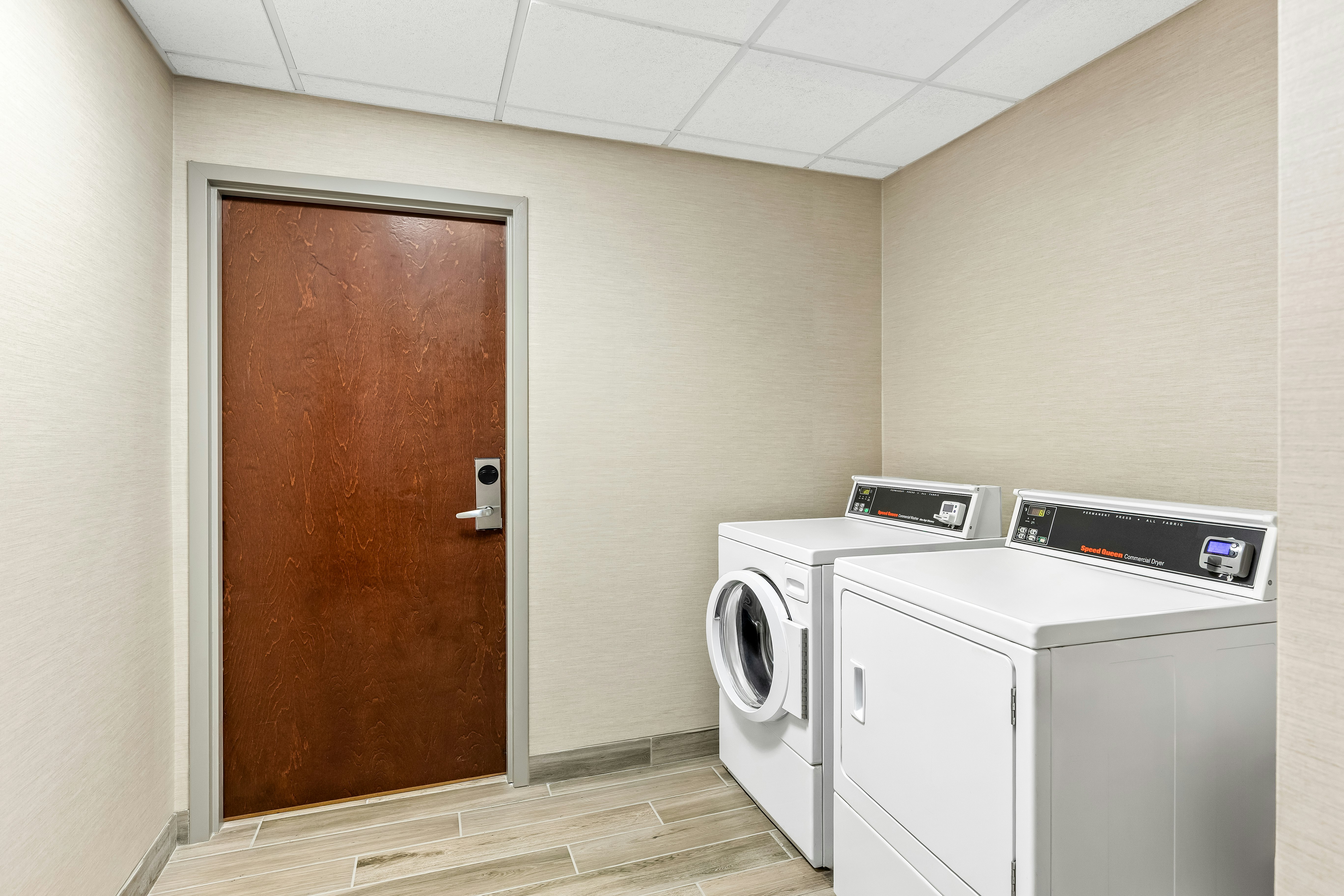 Hampton Inn & Suites Grove City 15/39