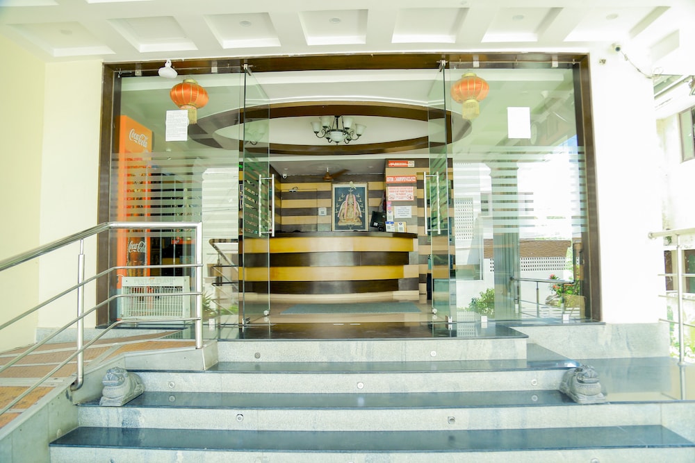 Hotel Abi Krishna 2/40