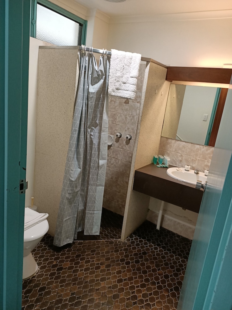 Yanchep Inn 38/41