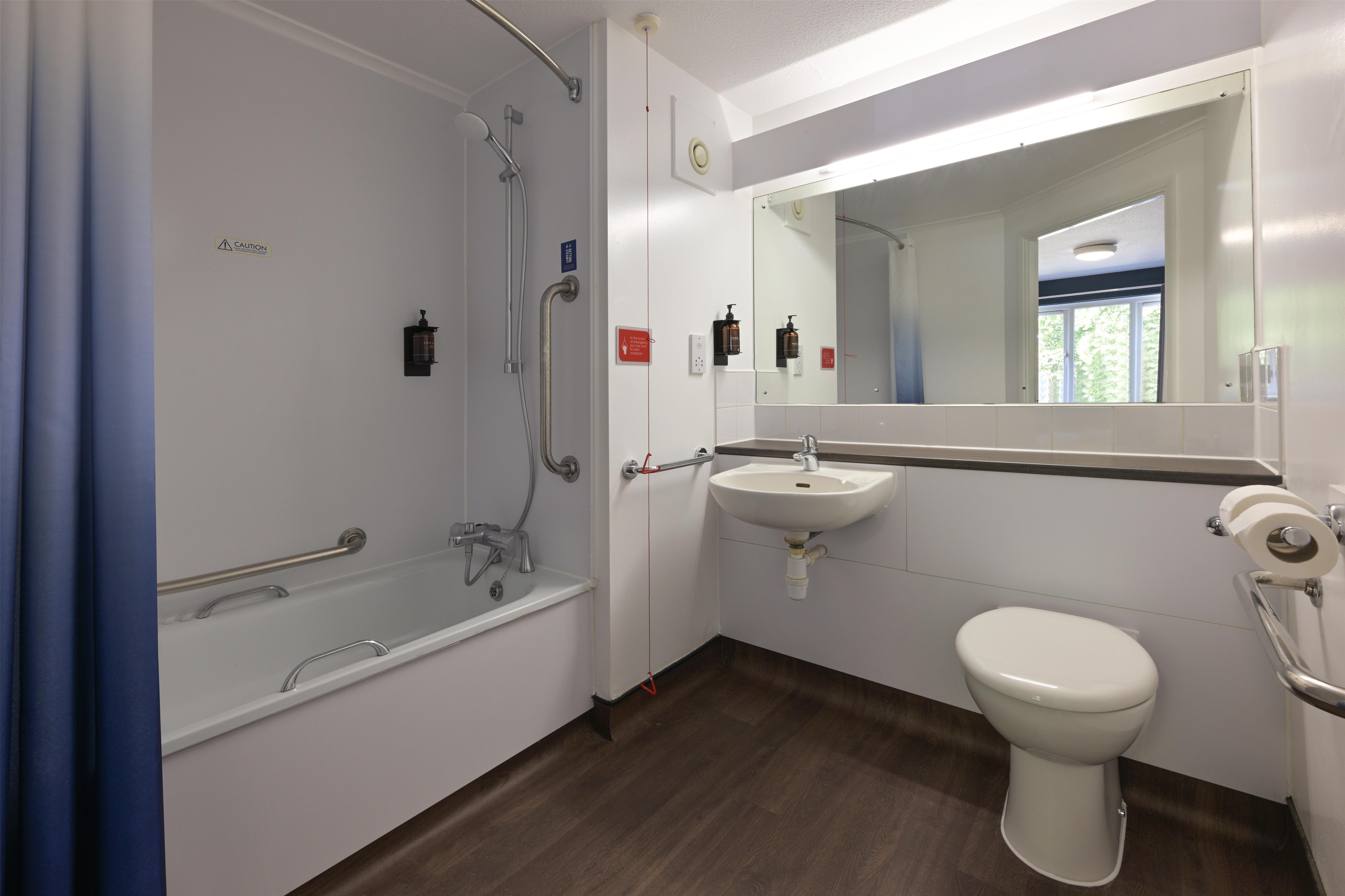 Travelodge Medway M2 27/28