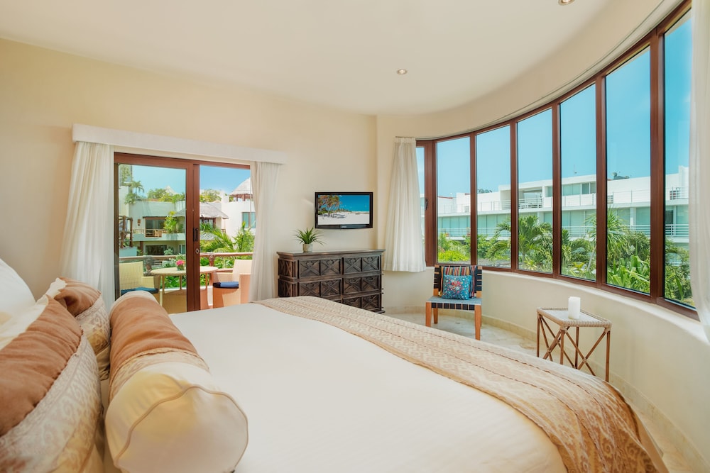 Porto Playa Condo Hotel And Beachclub 9/50