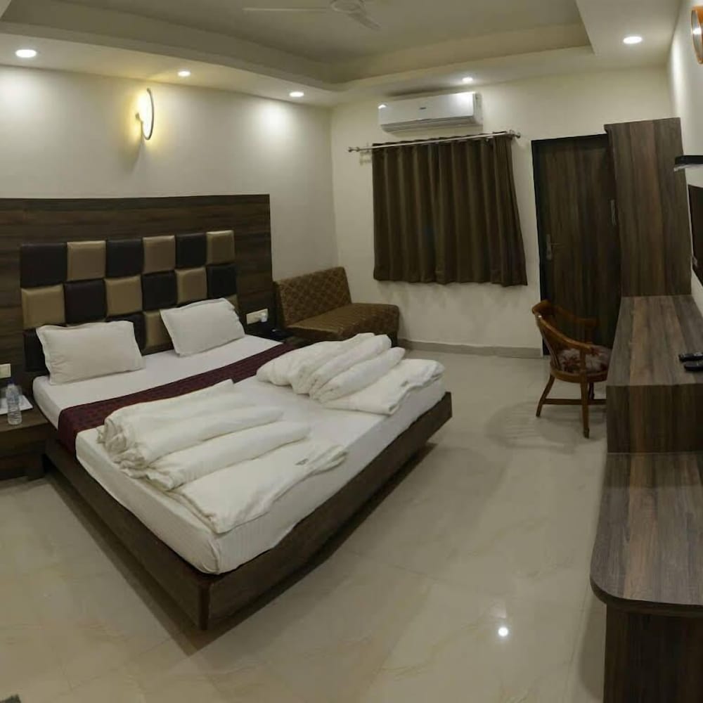 Hotel Shree Vatika 11/27