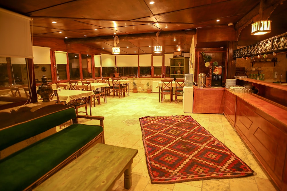 Bedrock Cave Hotel 26/50