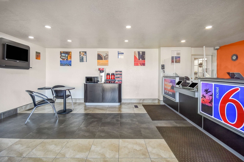 Motel6 North Ridgeville, OH - Cleveland Intl Airport - N Ridgeville 7/45