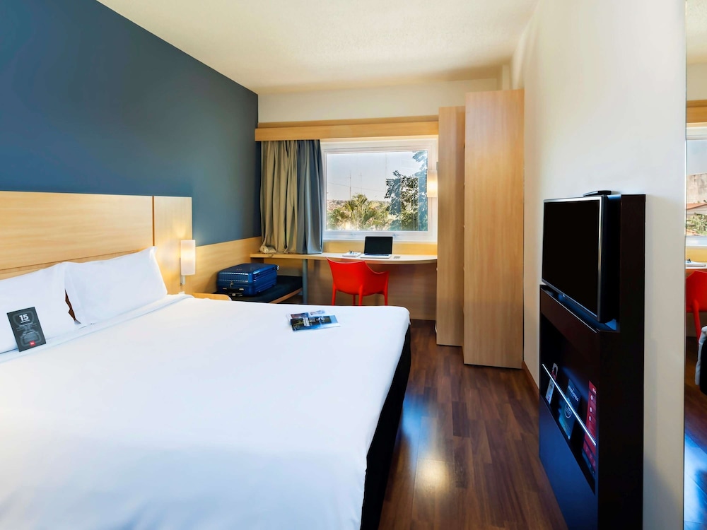 Ibis Paulinia 12/49