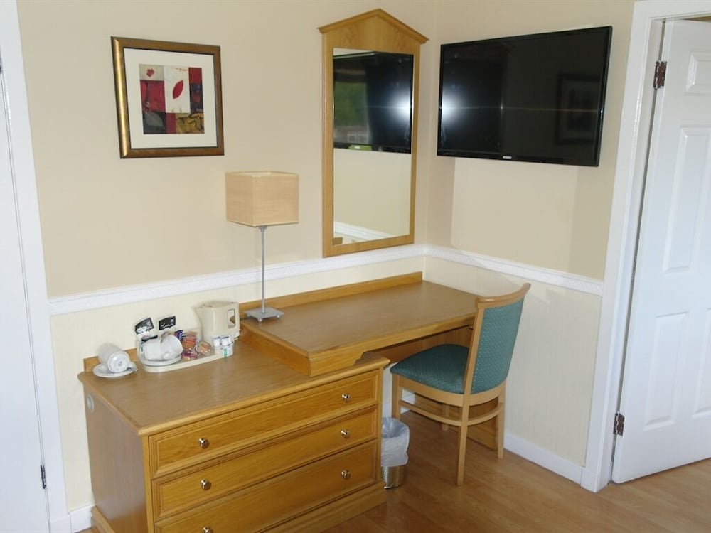 Gleniffer Hotel 20/24