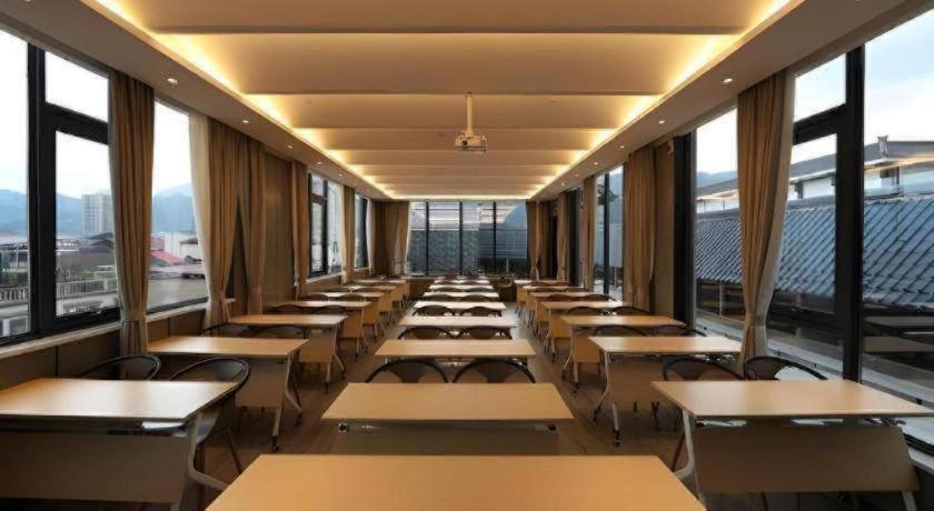 Magnotel (Luanchuan Changchun Road Cross Street) 31/33