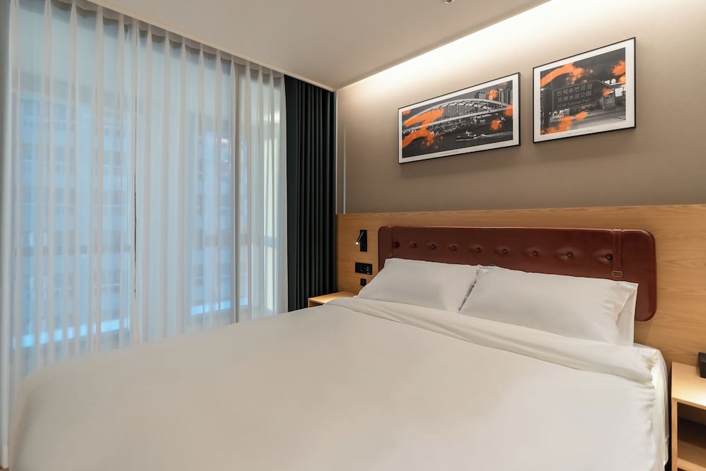 Cotice Ambassador Haeundae 7/48