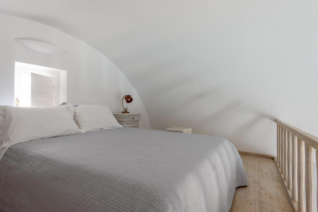 Cave, Maisonette, Premier, Suite, Queen Bed, Pool View